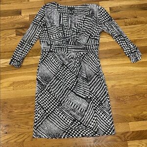 Chic Black and White Geometric 3/4 Sleeve Dress